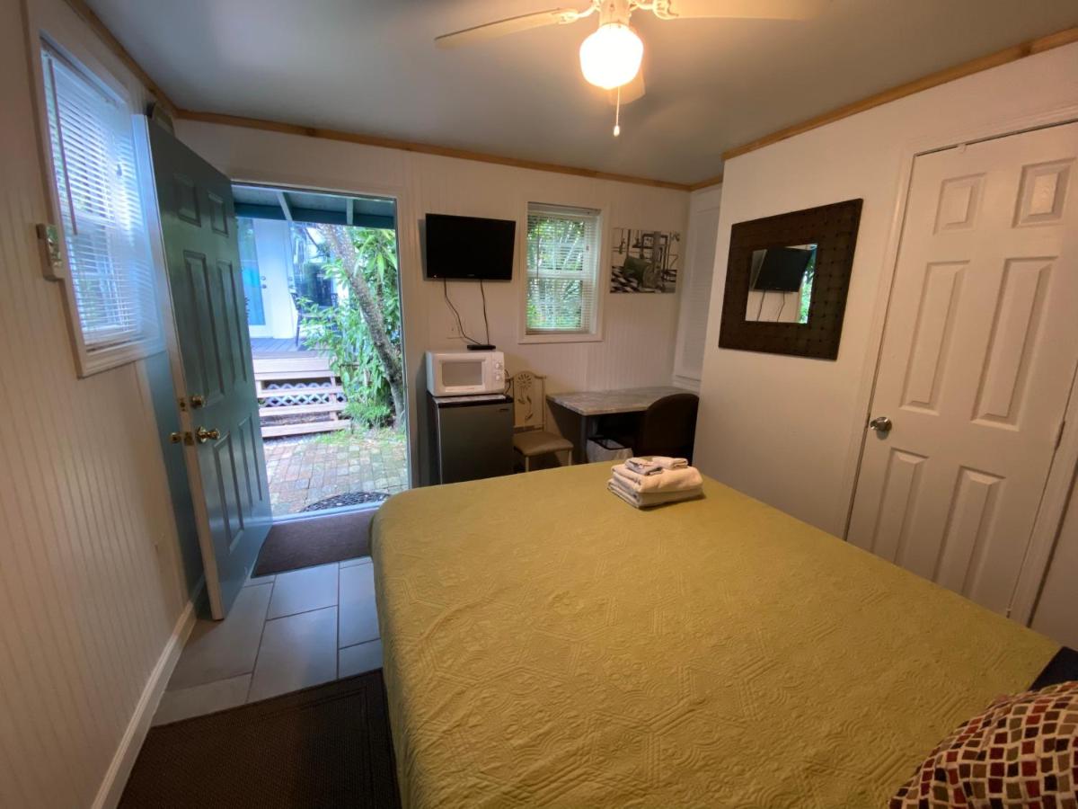 Palm Suite - Bedroom