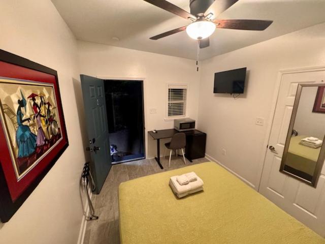Magazine View Suite - Living Area