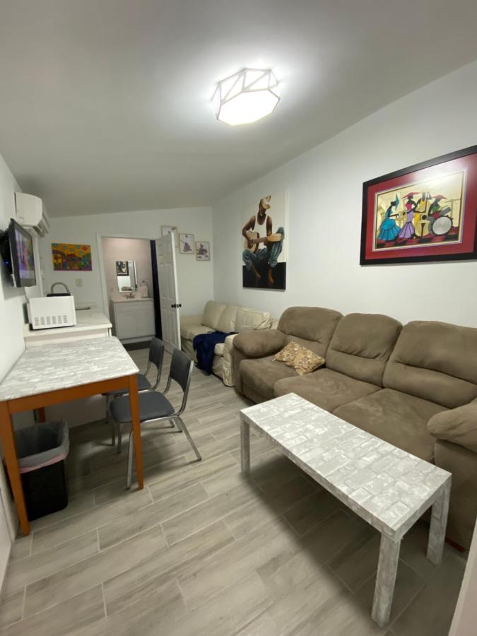 Creole Apartment - Master Bedroom